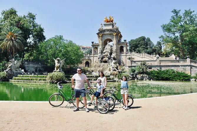 barcelona-sightseeing-by-bike-with-photo-shooting-and-tapas