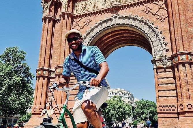 barcelona-sightseeing-by-bike-with-photo-shooting-and-tapas