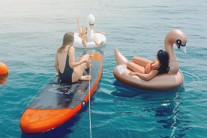 barcelona-small-group-sailing-with-snacks-and-cava