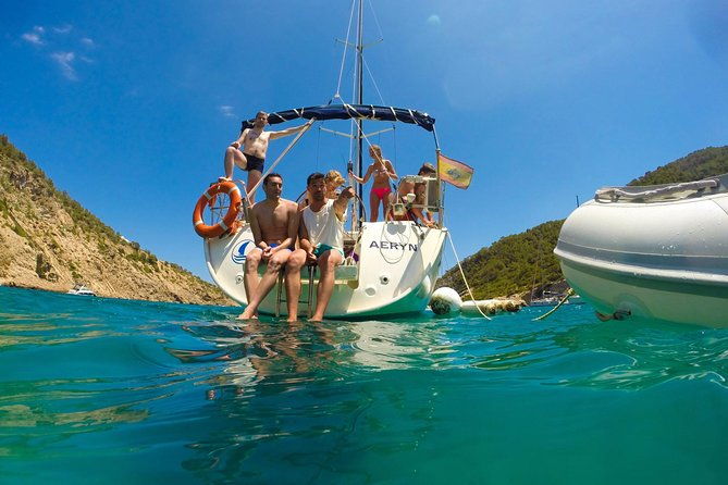 barcelona-small-group-sailing-with-snacks-and-cava
