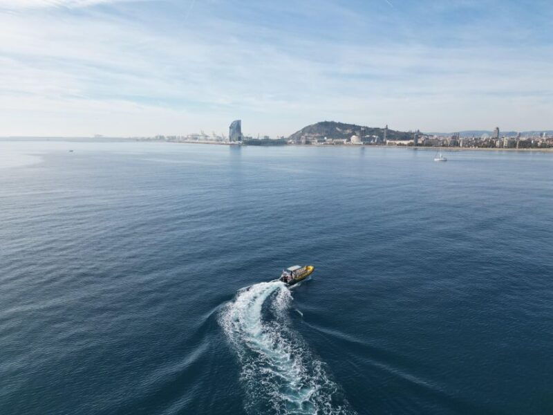 barcelona-speed-boat-skyline-view