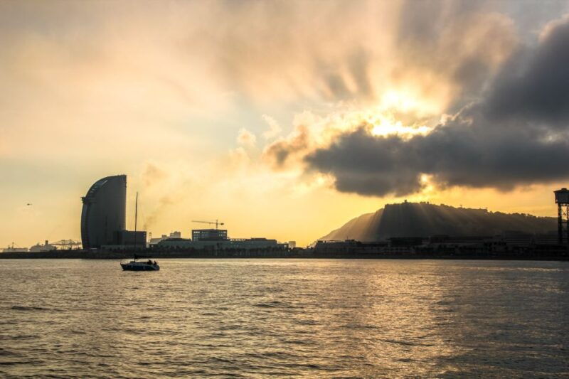 barcelona-sunrise-private-sailing-experience