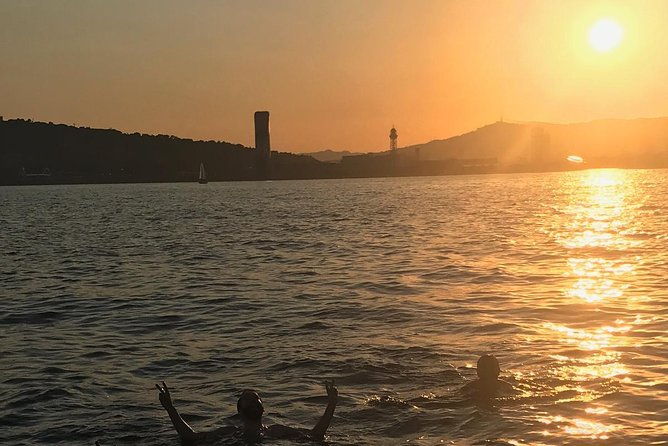 barcelona-sunset-and-day-sailing-cruise