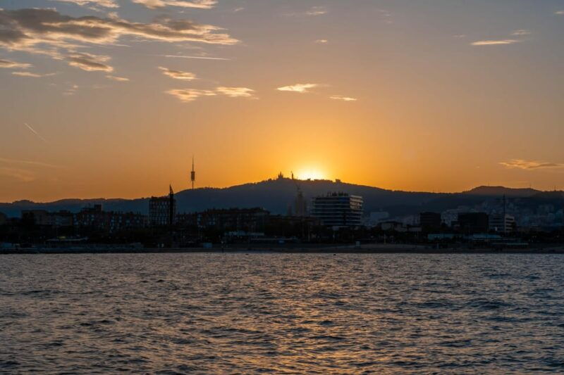 barcelona-sunset-catamaran-cruise-with-wine-and-tapas
