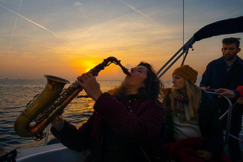 barcelona-sunset-live-sax-and-sailing-experience-with-tapas