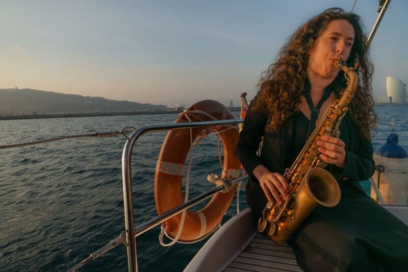 barcelona-sunset-live-sax-and-sailing-experience-with-tapas
