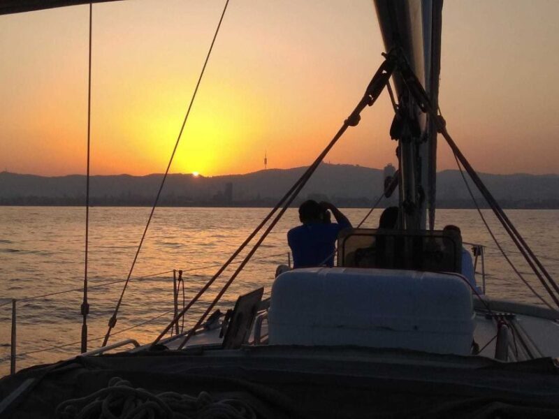 Barcelona: Sunset sail trip, GINTONIC workshop and open bar - Barcelona: Sunset sail trip, GINTONIC workshop and open bar — A Practical, Authentic Experience