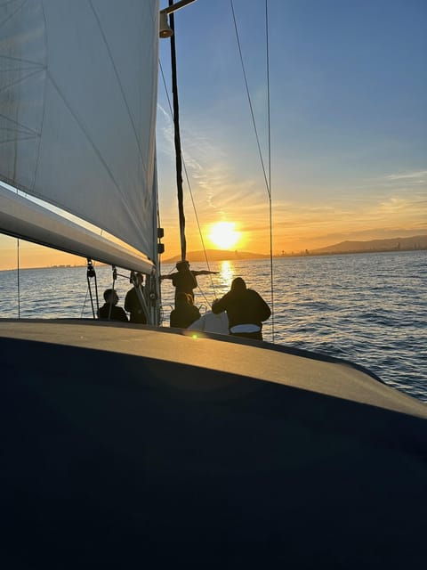 barcelona-sunset-sailboat-cruise-with-open-bar