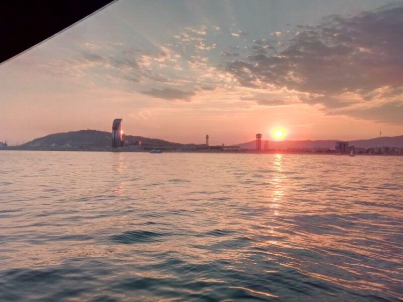 barcelona-sunset-sailing-tour-with-open-bar-snacks