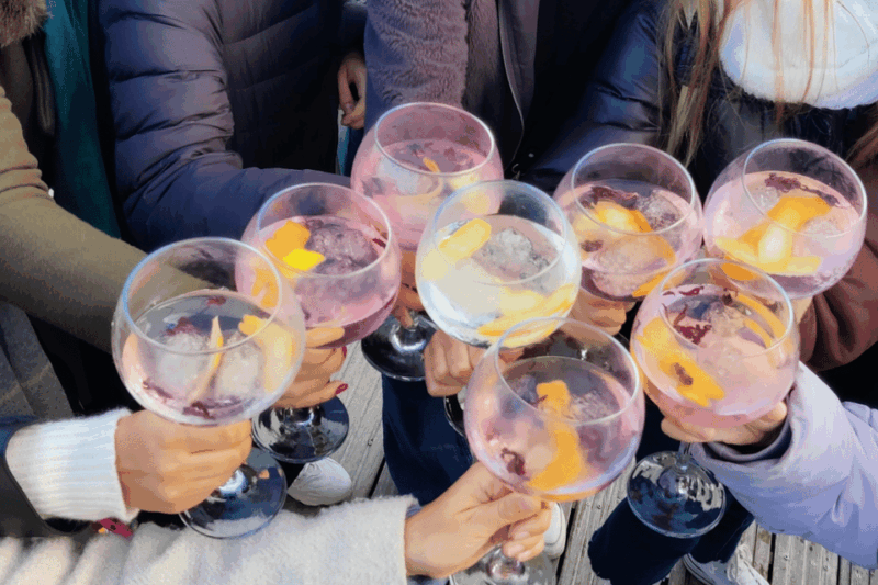 barcelona-sunset-sailing-with-gin-tonic-workshop-option