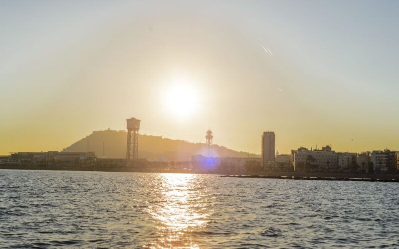 barcelona-sunset-sailing-with-gin-tonic-workshop-option