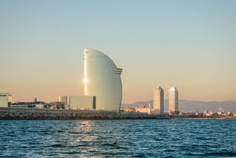 barcelona-sunset-sailing-with-gin-tonic-workshop-option