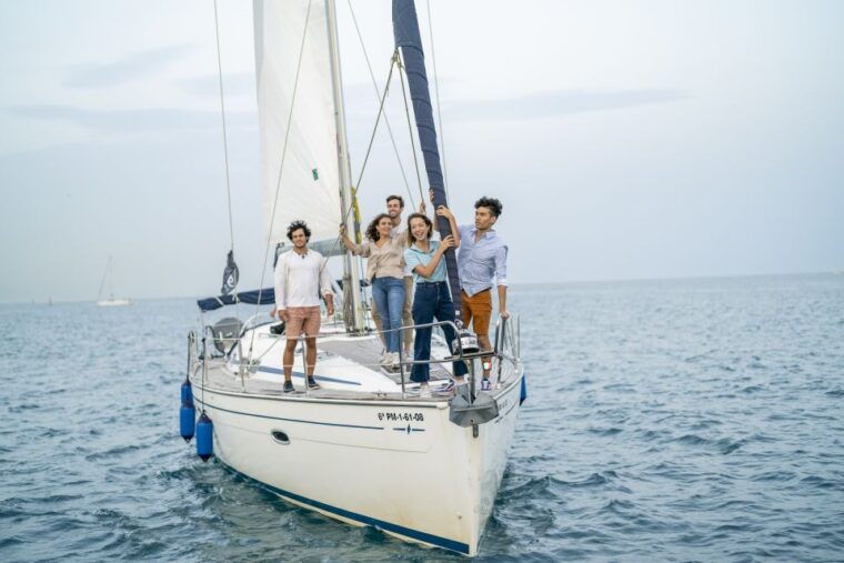 barcelona-sunset-sailing-with-gin-tonic-workshop-option