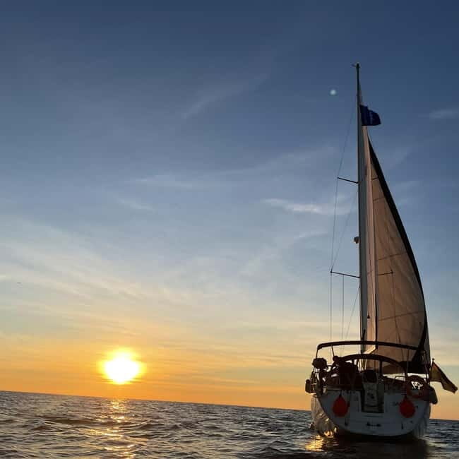 Barcelona Sunset Sailing with Yacht Sashi - Key Points