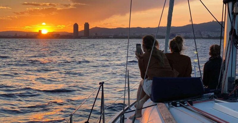 barcelona-sunset-skyline-cruise-with-cava