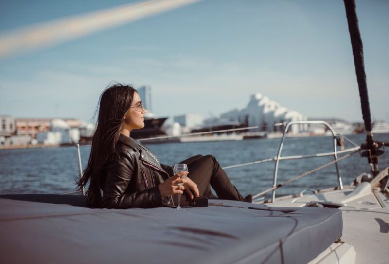 barcelona-sunset-skyline-cruise-with-cava