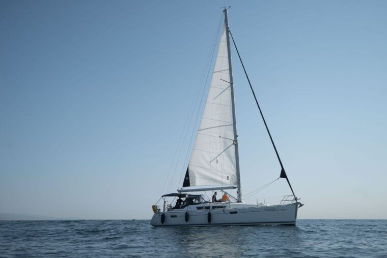 barcelona-sunset-skyline-cruise-with-cava