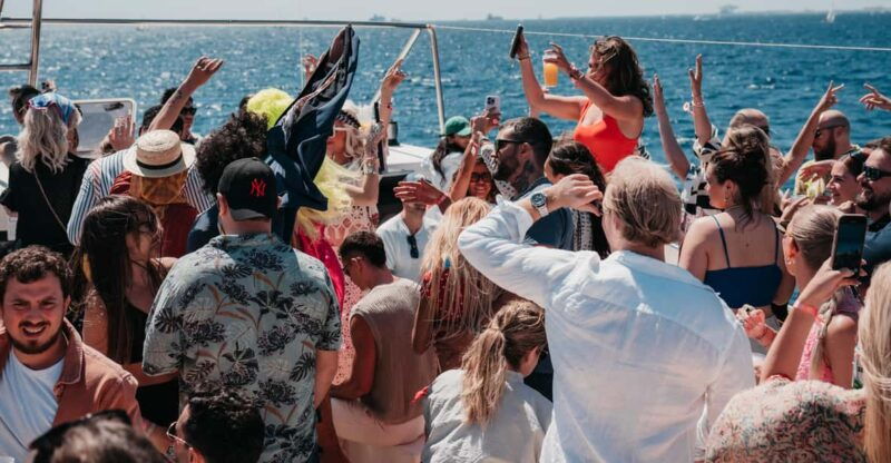 barcelona-swim-party-boat-with-paella