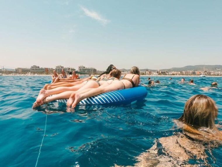 barcelona-swim-party-boat-with-paella