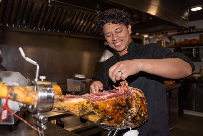 Barcelona: Tapas and Drinks Tour of Old Town - An In-Depth Look at the Tour