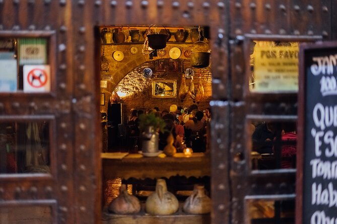 barcelona-tapas-and-wine-private-walking-tour