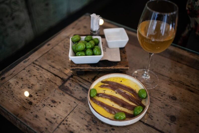 barcelona-tapas-food-and-wine-tour-in-la-barceloneta