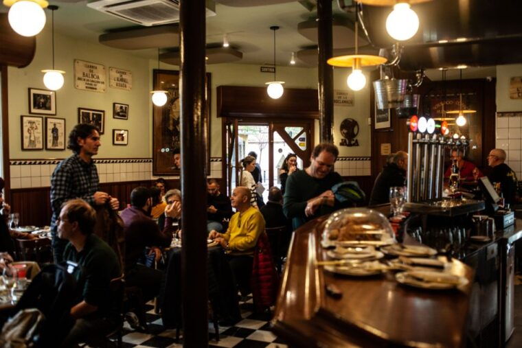 barcelona-tapas-food-and-wine-tour-in-la-barceloneta