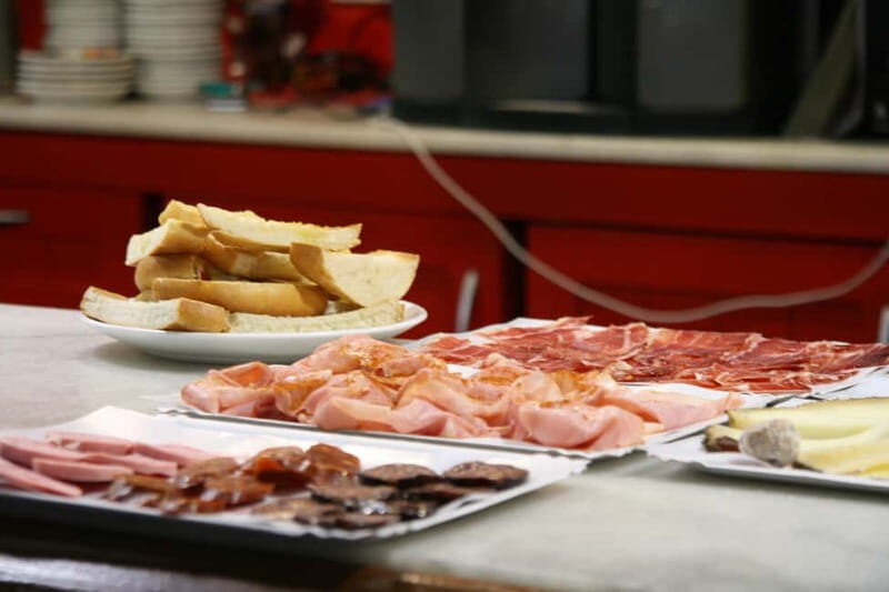 Barcelona Tapas Tastings Food Crawl Walking Tour & VIP Entry - The Value of the Tour