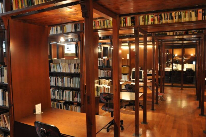 barcelona-tapies-museum-entrance-and-exhibitions