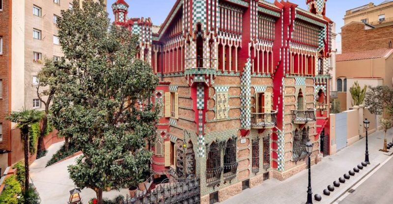 barcelona-the-3-gaudi-houses-tour