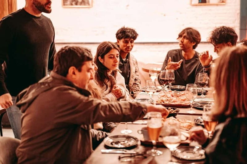 Barcelona: Tipsy Tapas & History Tour in the Gothic Quarter - The guide and storytelling