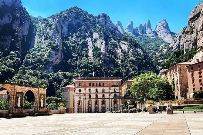 barcelona-to-montserrat-guided-tour-return-bus-transfers