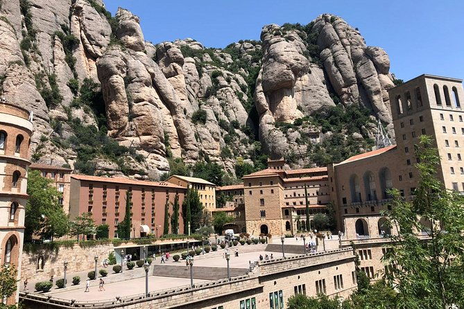 barcelona-to-montserrat-guided-tour-return-bus-transfers
