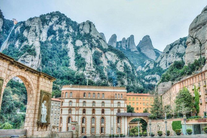 barcelona-to-montserrat-guided-tour-return-bus-transfers