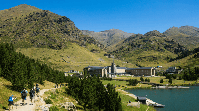 barcelona-to-vall-de-nuria-pyrenees-mountain-wander-tour