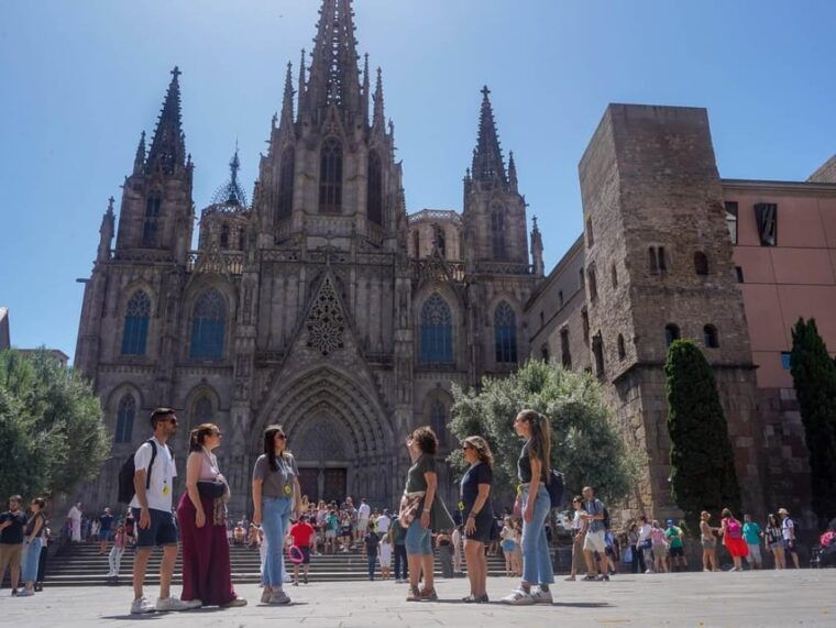 barcelona-tour-montjuic-cable-car-gothic-walking-tour