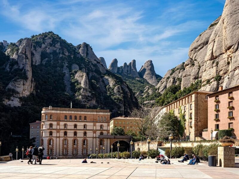 barcelona-tour-montserrat-sagrada-familia-real-availability-tickets