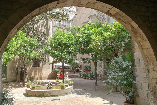 barcelona-tour-with-tapas-historic-quarters-private-tour-3-hours