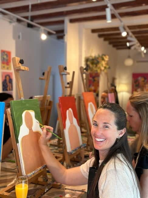 Barcelona: Vino, Pintura, Música y Diversión! Sip & Paint - Setting the Scene: The Studio & Location