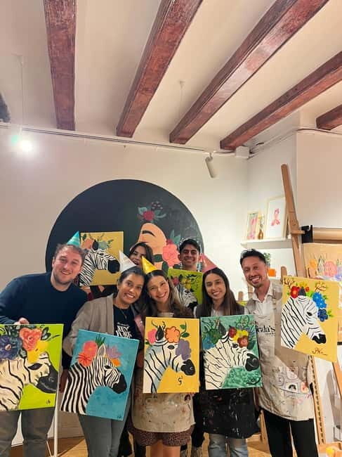 Barcelona: Vino, Pintura, Música y Diversión! Sip & Paint - The Social Element: Connecting Over Wine and Art
