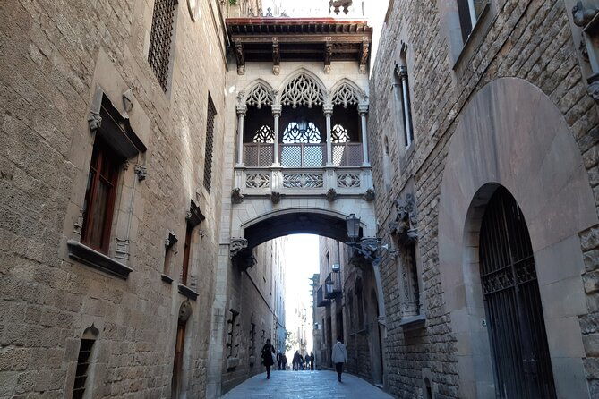 barcelona-walking-tour-gothic-quarter-and-ramblasboat-trip