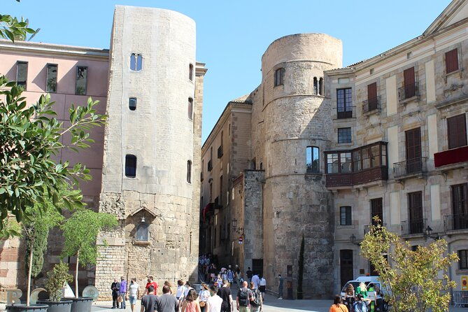barcelona-walking-tour-gothic-quarter-and-ramblasboat-trip