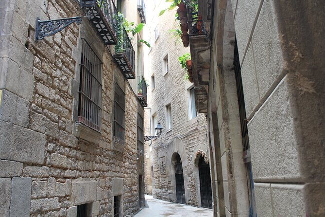 barcelona-walking-tour-gothic-quarter-and-ramblasboat-trip