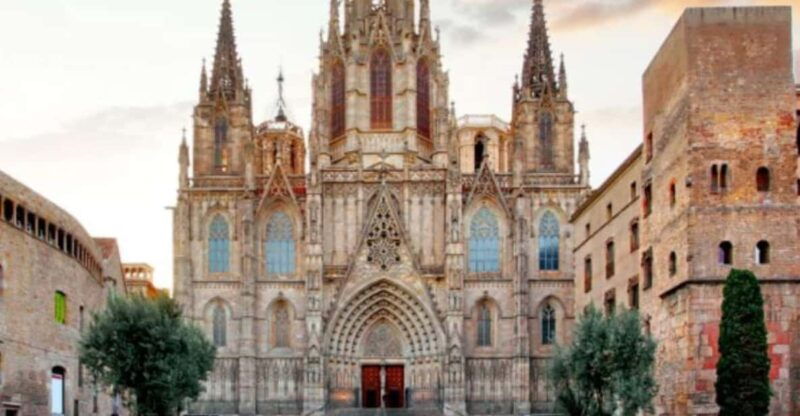 barcelona-walking-tour-old-towns-hidden-gems-2