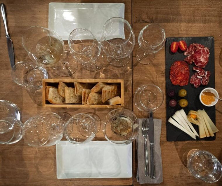 barcelona-wine-tasting-and-tapas-5-course-pairing-dinner