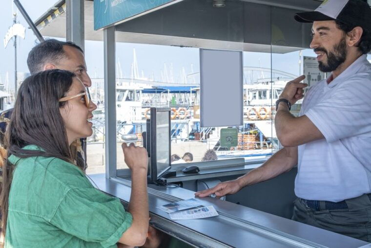 barcelona-wooden-boat-sailing-with-tapa-and-welcome-drink