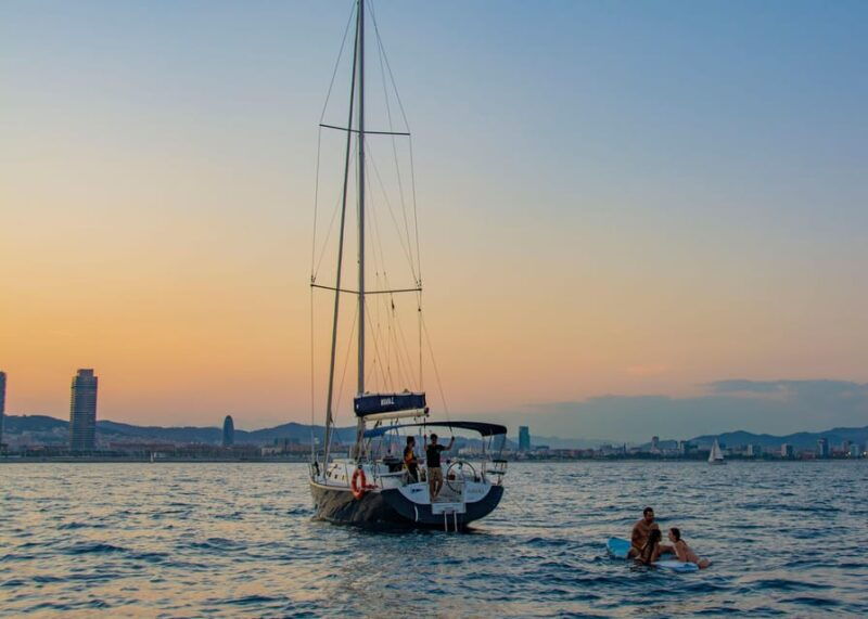 barcelonaprivate-sailing-excursion-along-the-coast-brunch