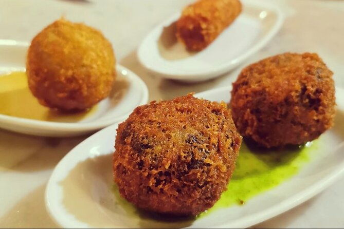 barcelonas-lunch-or-dinner-tapas-tour-food-drinks-happiness-2