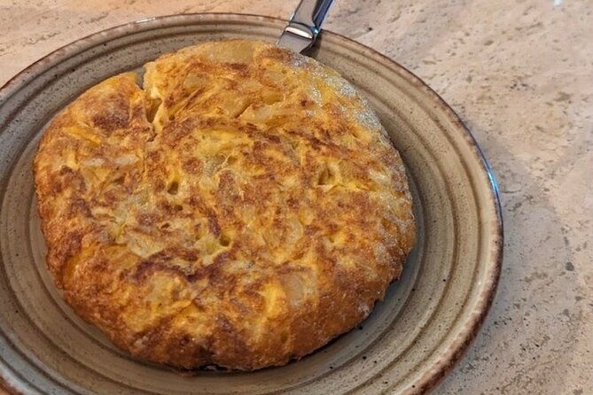 barcelonas-lunch-or-dinner-tapas-tour-food-drinks-happiness-2