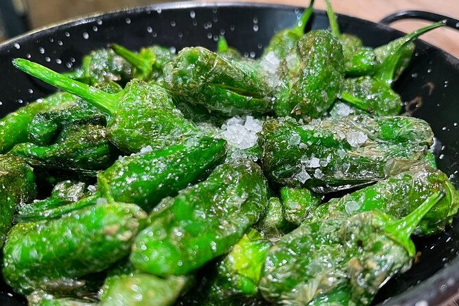 barcelonas-lunch-or-dinner-tapas-tour-food-drinks-happiness-2